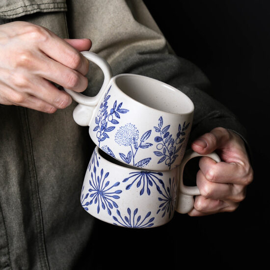  Heart-shaped cute ceramic mug for coffee or milk