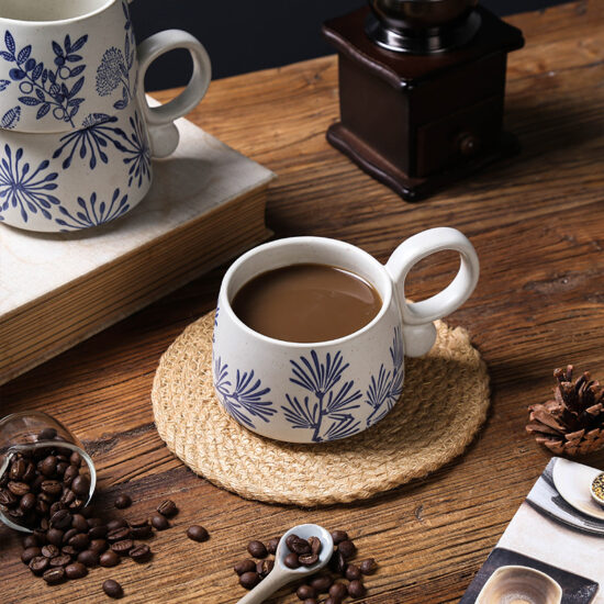 Heart-shaped cute ceramic mug for coffee or milk