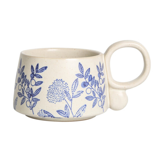  Heart-shaped cute ceramic mug for coffee or milk
