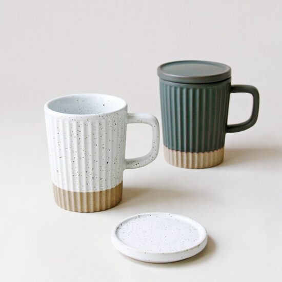 Vertical stripe ceramic coffee mug with lid and retro white speckled glaze