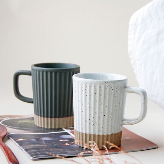Vertical stripe ceramic coffee mug with lid and retro white speckled glaze
