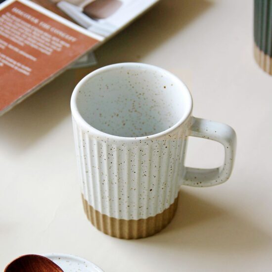 Vertical stripe ceramic coffee mug with lid and retro white speckled glaze