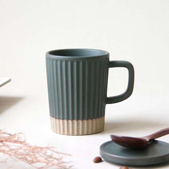 Vertical stripe ceramic coffee mug with lid and retro white speckled glaze