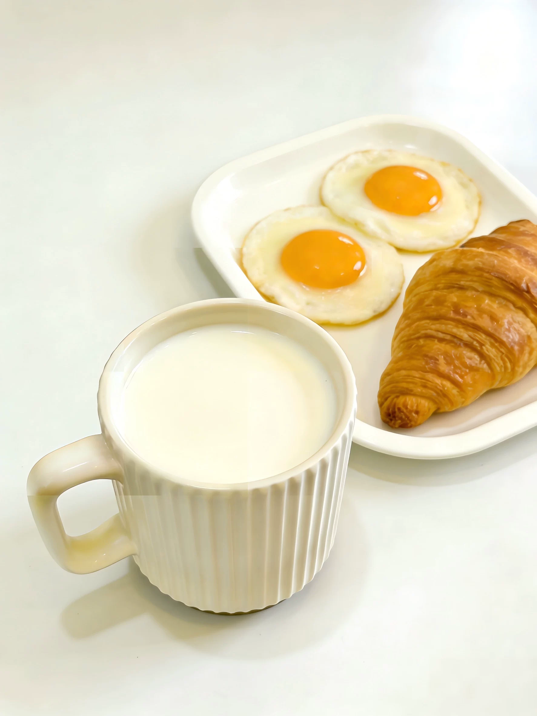 Ribbed ceramic mug with milk and breakfast tray